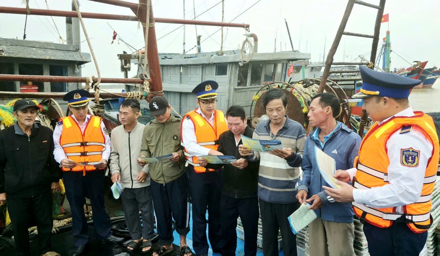 Bộ Tư lệnh Vùng Cảnh sát biển 1 đẩy mạnh tuyên truyền, quyết liệt thực hiện đợt cao điểm chống khai thác IUU