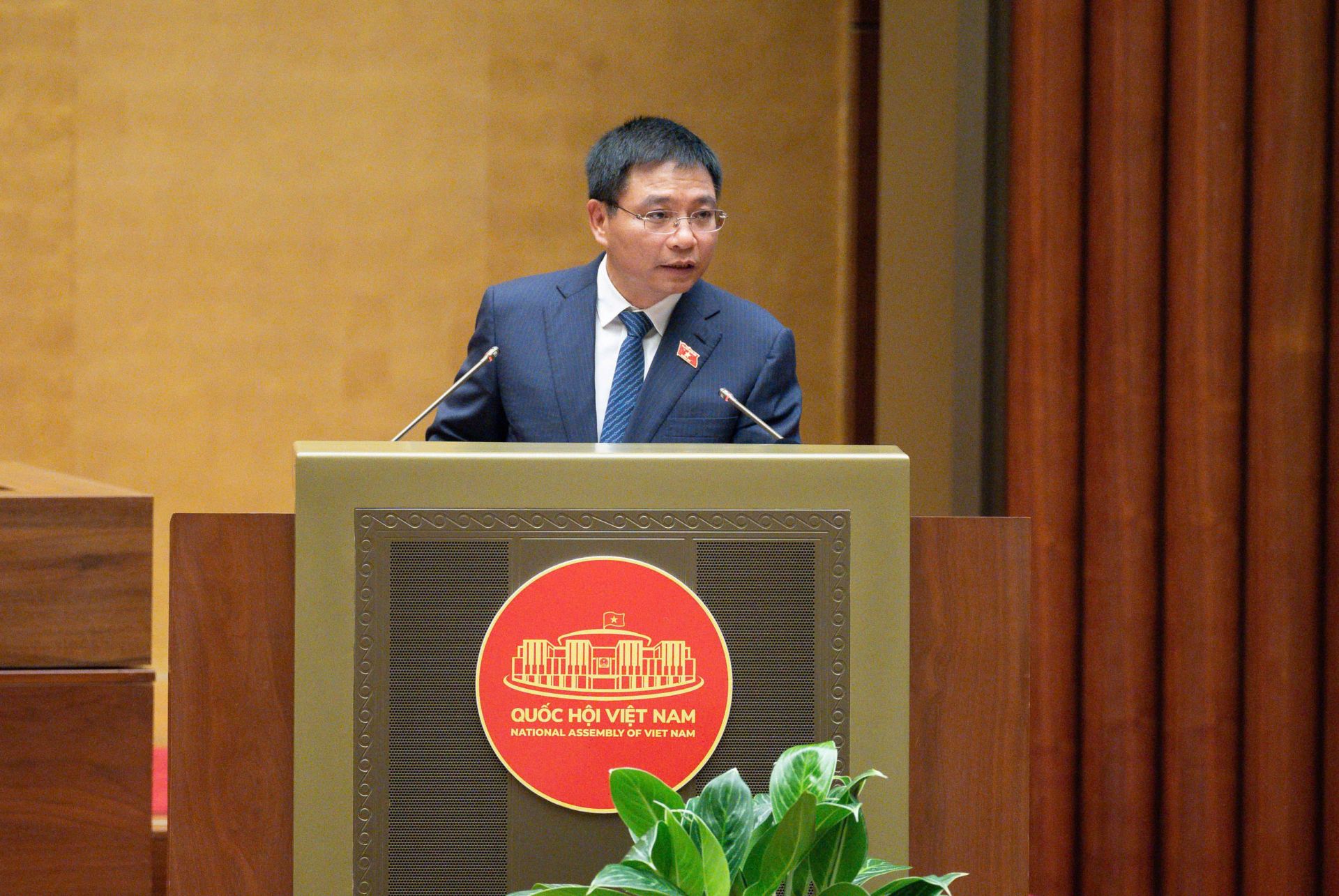 Bộ trưởng Bộ Tài chính Nguyễn Văn Thắng trình bày Tờ trình