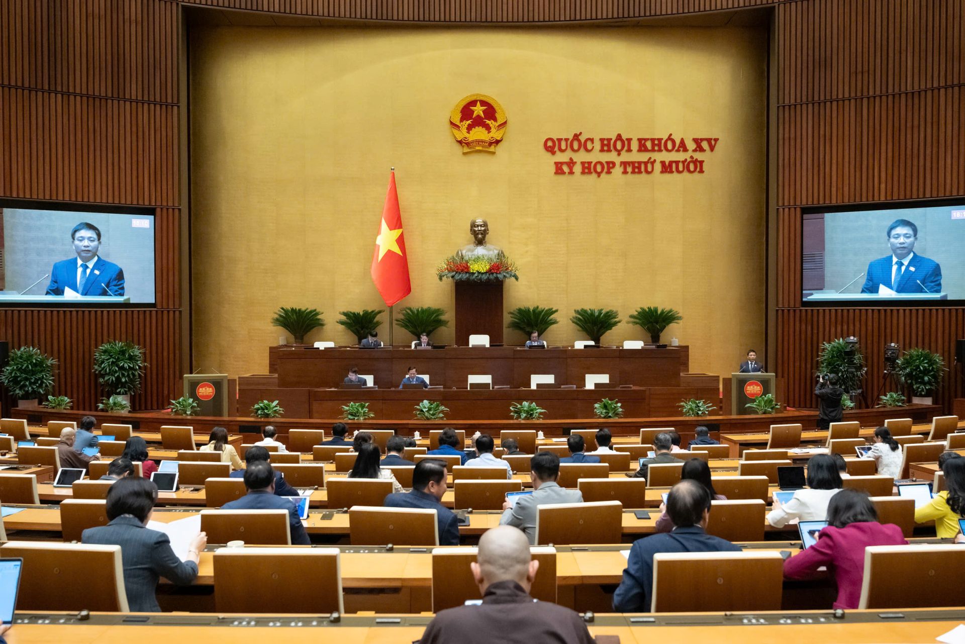 Toàn cảnh Phiên họp