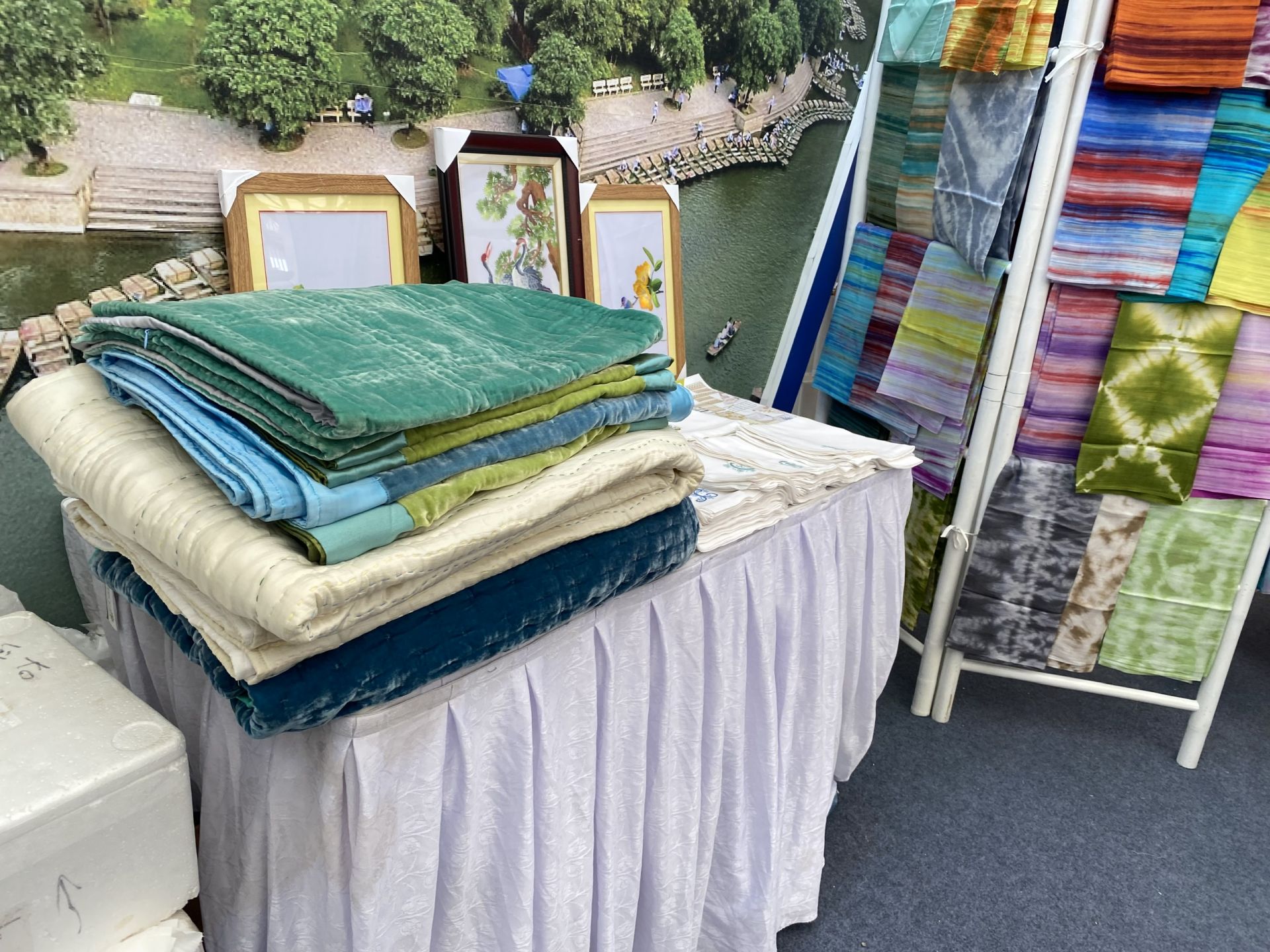 Không chỉ là sự Không chỉ là sự