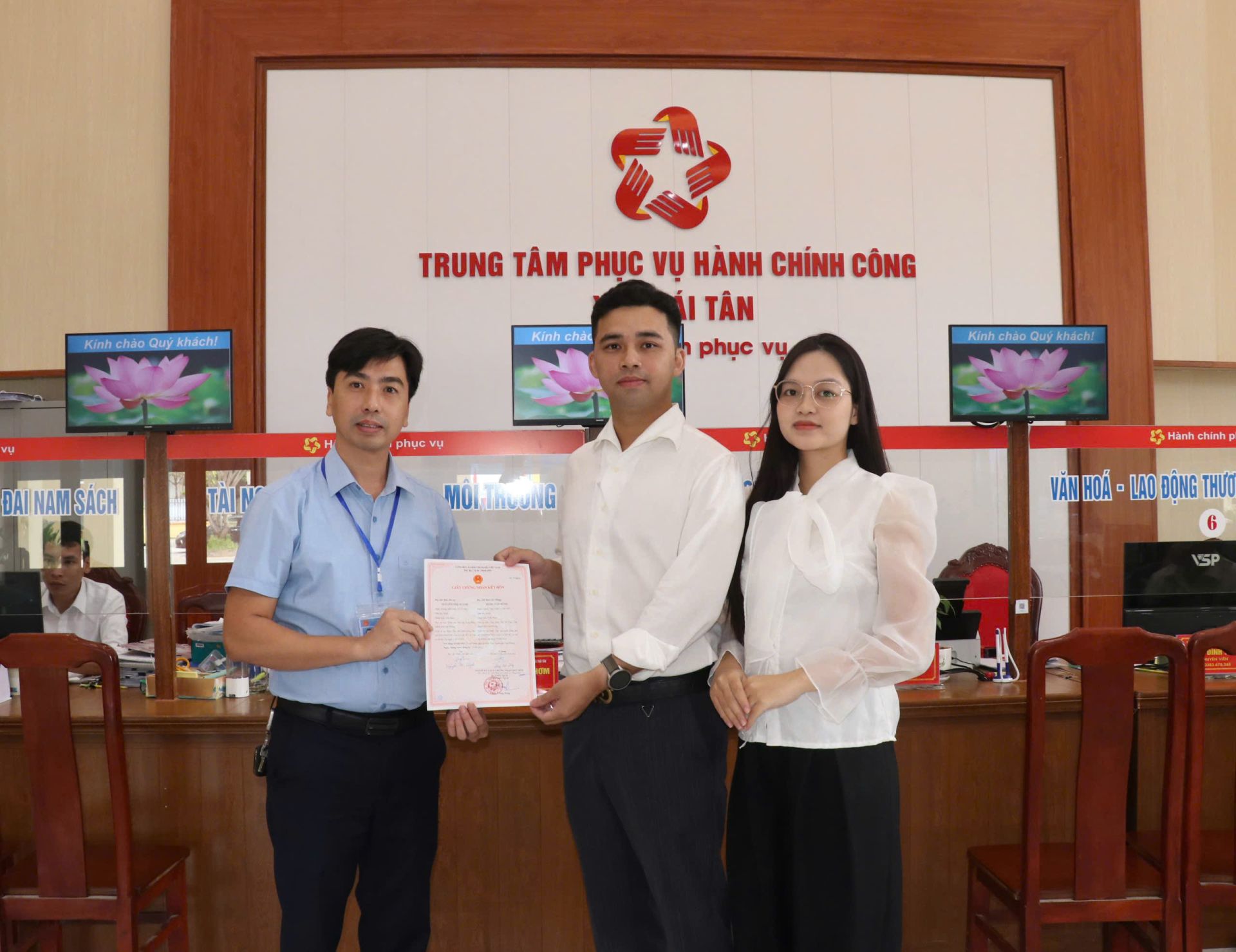 100% hồ sơ qua Trung tâm Phục vụ hành chính công xã Thái Tân được giải quyết đúng và trước hạn