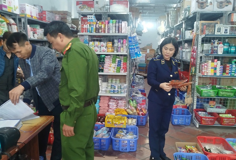 Ninh Bình: Hộ kinh doanh bị phạt 10 triệu đồng vì bán thực phẩm không rõ nguồn gốc