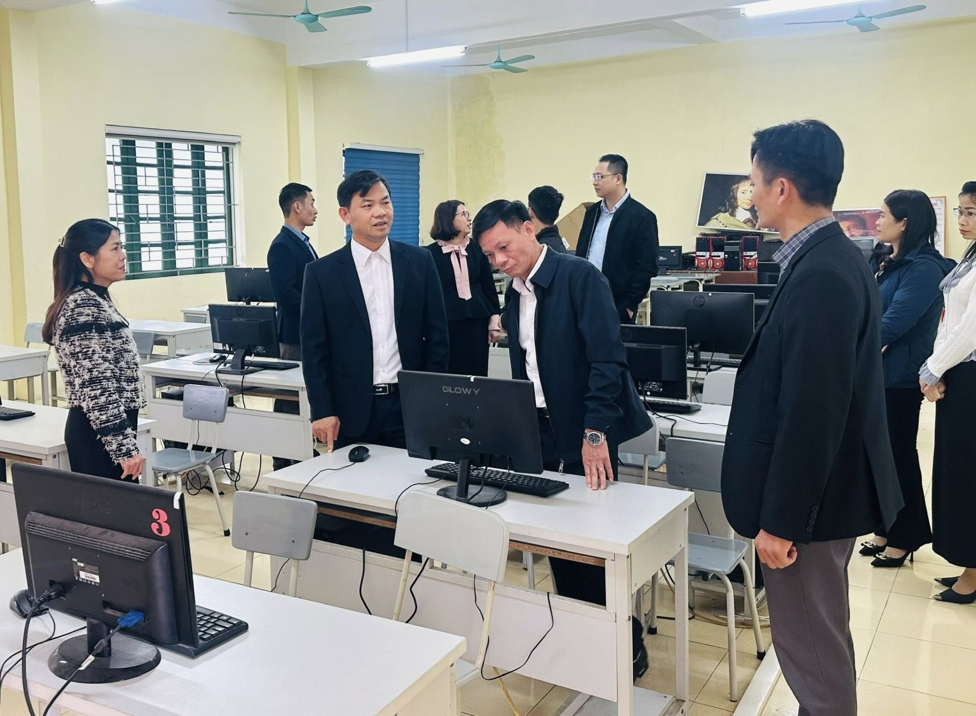 Giám sát công tác chuyển đổi số trong lĩnh vực giáo dục tại Trường THCS Nguyễn Huệ