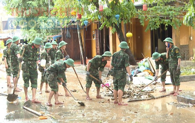 Hội An sau khi nước rút. Hội An sau khi nước rút.