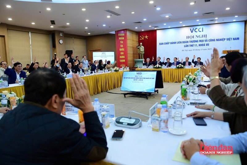 Các đại biểu tham gia biểu quyết kiện toàn nhân sự lãnh đạo Ban Chấp hành VCCI khóa VII Các đại biểu tham gia biểu quyết kiện toàn nhân sự lãnh đạo Ban Chấp hành VCCI khóa VII