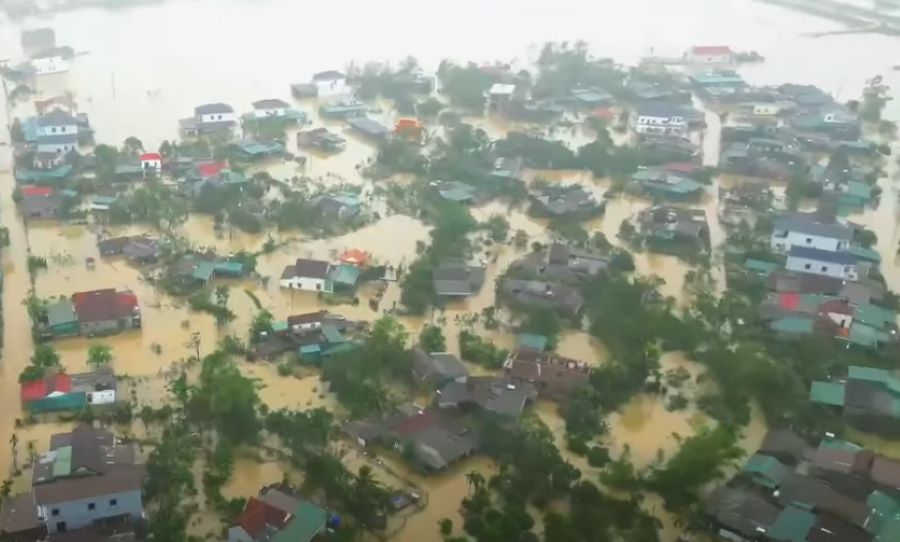 Mưa đã giảm nhưng Hà Tĩnh vẫn đang còn hàng nghìn hộ dân đang bị ngập lụt. Mưa đã giảm nhưng Hà Tĩnh vẫn đang còn hàng nghìn hộ dân đang bị ngập lụt.