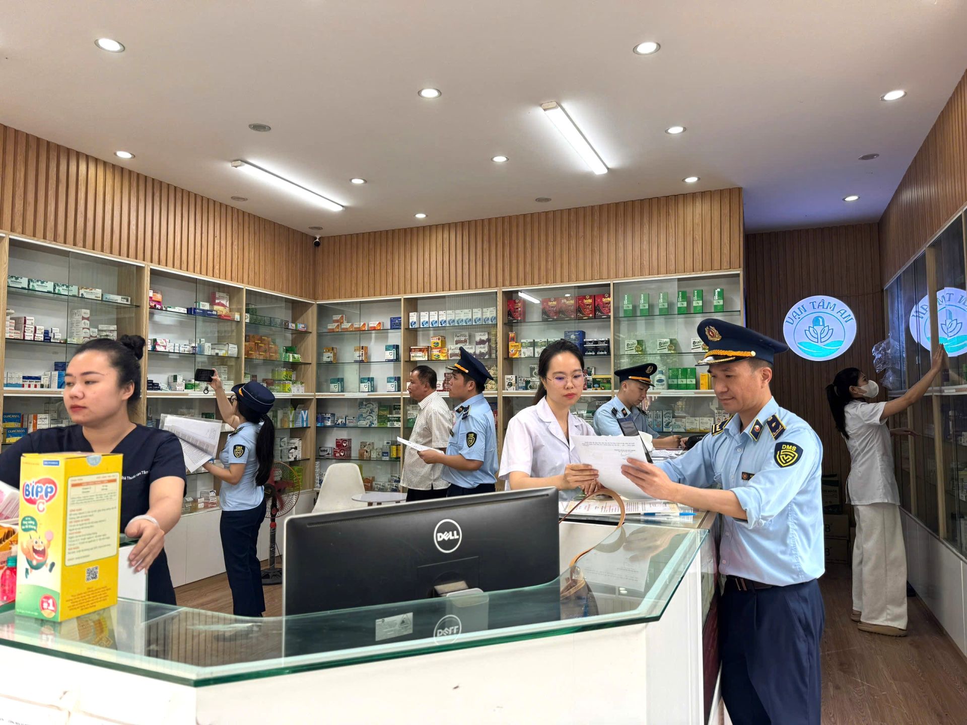 Lực lượng Quản lý thị trường Lạng Sơn tăng cường kiểm tra hàng hóa