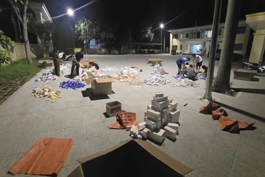 Công an thu giữ tang vật liên quan.