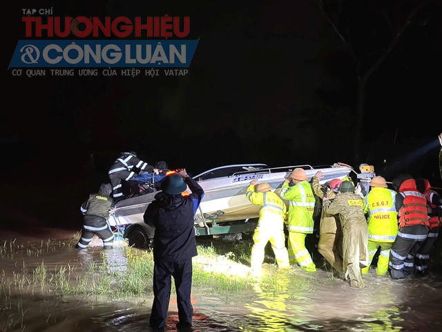 Trạm CSGT Hòa Nhơn đã huy động phương tiện chuyên dụng. Trạm CSGT Hòa Nhơn đã huy động phương tiện chuyên dụng.