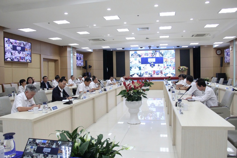 EVNCPC họp khẩn ứng phó mưa lũ và bão số 13