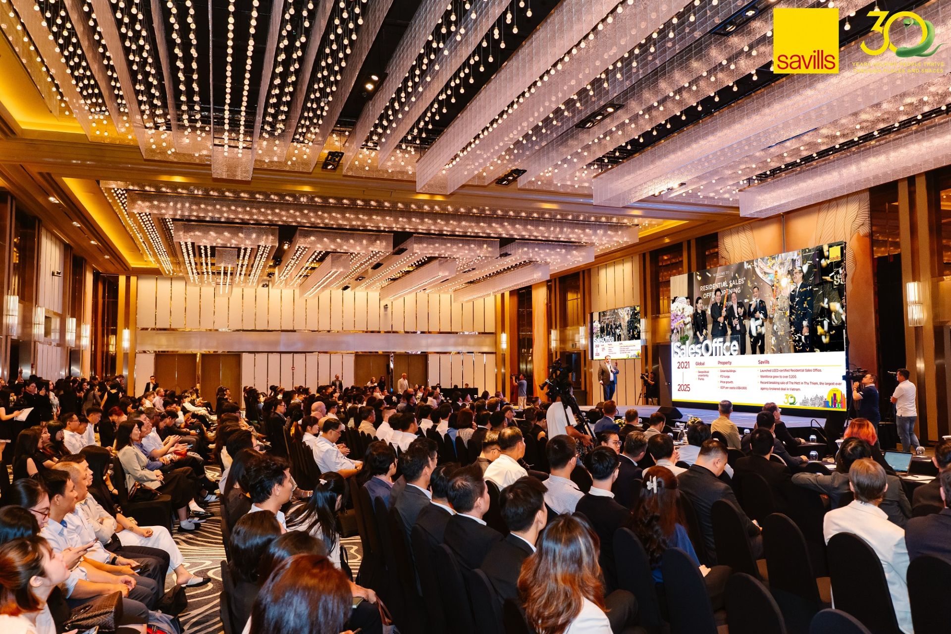 Savills Việt Nam kỷ niệm 30 năm hoạt động, công bố báo cáo thị trường và triển vọng 10 năm tới