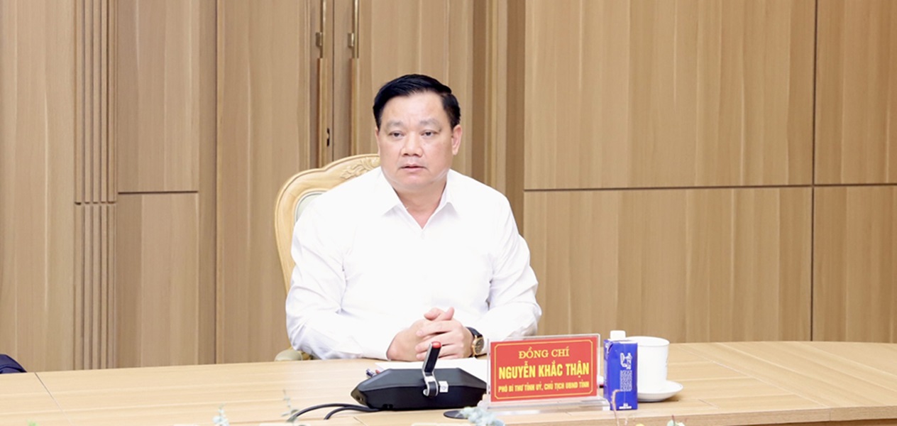 Chủ tịch UBND tỉnh Nguyễn Khắc Thận phát biểu tại buổi làm việc