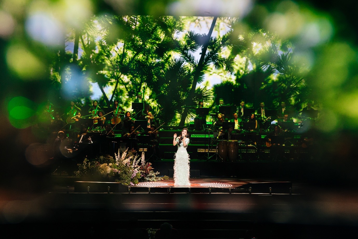 Chuyện của Thanh Xuân Vol.2 – Mùa Đẹp Nhất mang đến tiêu chuẩn âm thanh – kỹ thuật hàng đầu Việt Nam, tạo cảm hứng để các nghệ sĩ thăng hoa cảm xúc trên sân khấu. Ảnh: Ca sĩ Thùy Chi. Chuyện của Thanh Xuân Vol.2 – Mùa Đẹp Nhất mang đến tiêu chuẩn âm thanh – kỹ thuật hàng đầu Việt Nam, tạo cảm hứng để các nghệ sĩ thăng hoa cảm xúc trên sân khấu. Ảnh: Ca sĩ Thùy Chi.