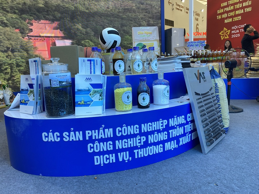 Nhiều sản phẩm công nghiệp nặng của tỉnh được trưng bày tại gian hàng Nhiều sản phẩm công nghiệp nặng của tỉnh được trưng bày tại gian hàng