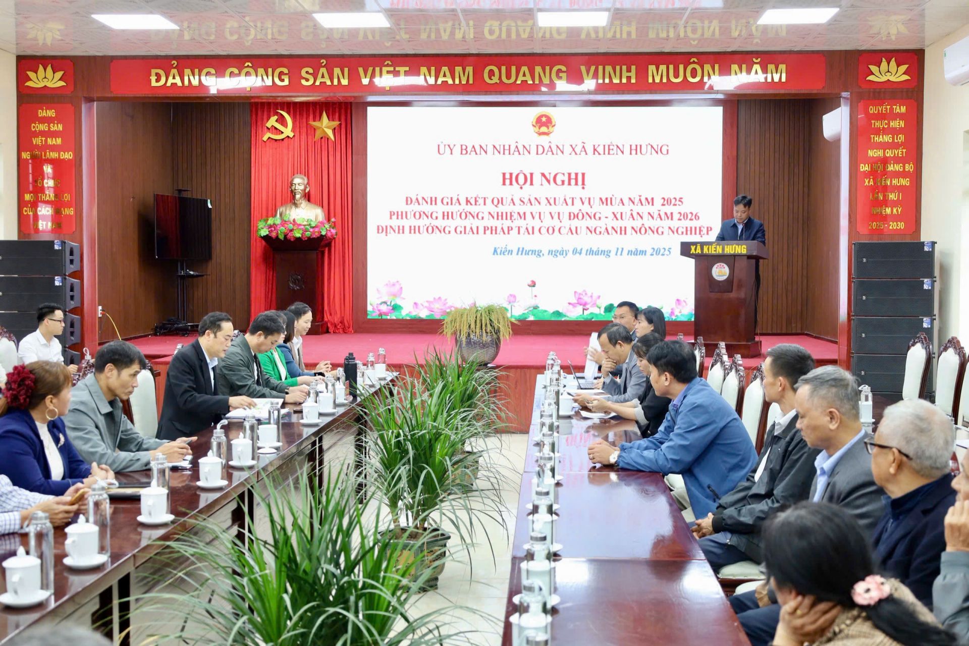 Quang cảnh hội nghị. Quang cảnh hội nghị.