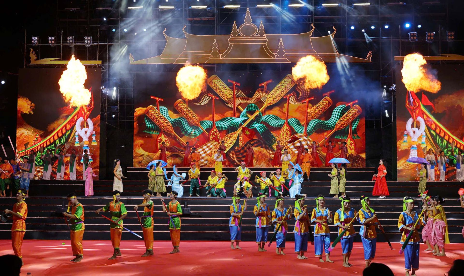 Tưng bừng Lễ hội O óc Om Bóc - đua ghe Ngo TP. Cần Thơ năm 2025