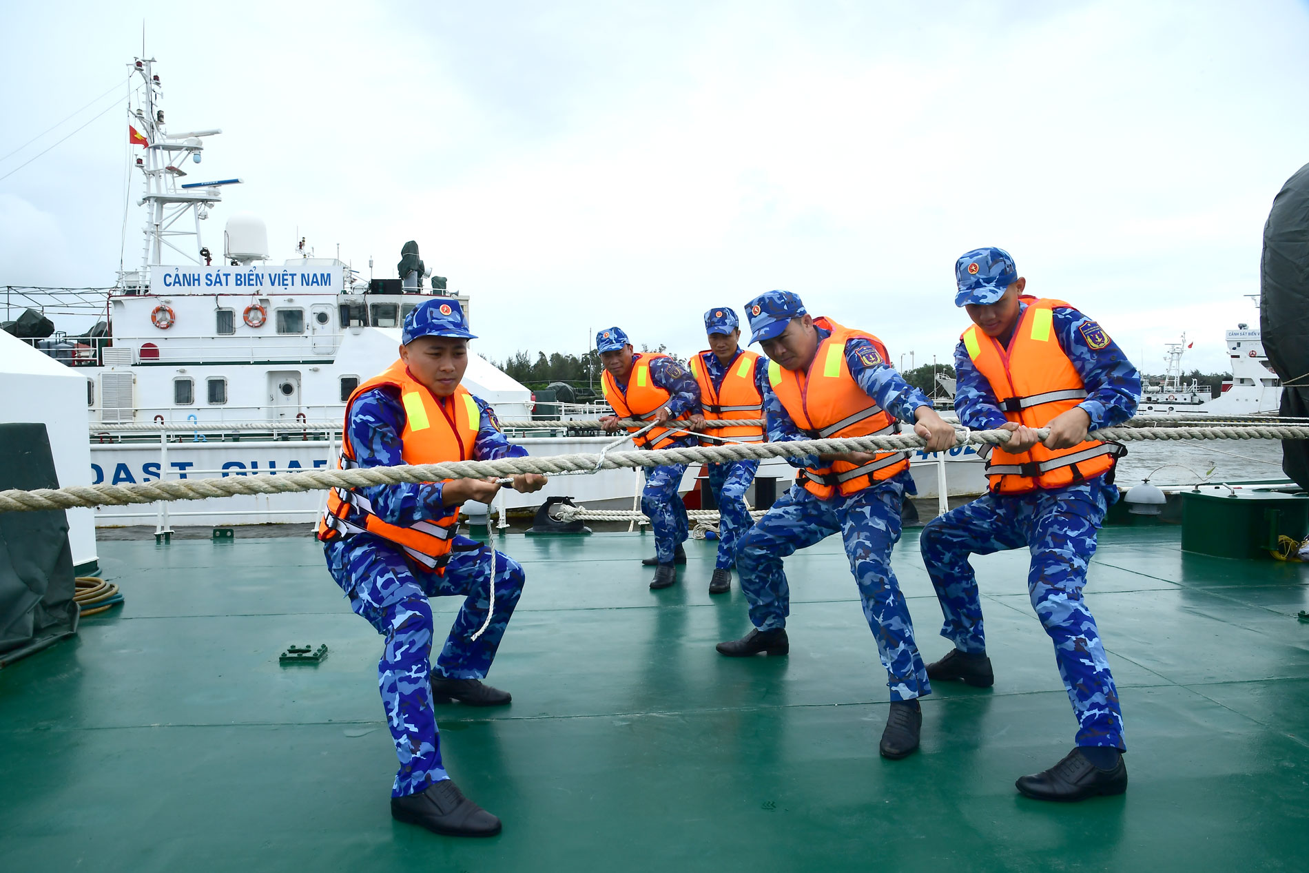 Các tàu CSB thuộc Hải đoàn 21, Bộ Tư lệnh Vùng Cảnh sát biển 2 làm tốt công tác chuẩn bị phòng chống cơn bão số 13