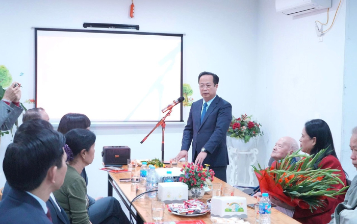 Ủy viên Ban Thường vụ Thành ủy, Giám đốc Sở GD&ĐT Hà Nội Trần Thế Cương phát biểu tại buổi Lễ Ủy viên Ban Thường vụ Thành ủy, Giám đốc Sở GD&ĐT Hà Nội Trần Thế Cương phát biểu tại buổi Lễ