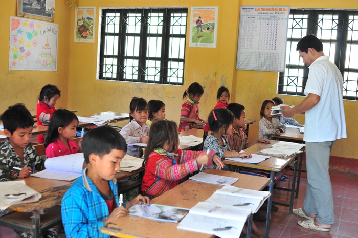 Bộ GD&ĐT đề xuất bổ sung phụ cấp trách nhiệm cho giáo viên làm công tác tư vấn học sinh và giảng dạy tiếng dân tộc thiểu số, với mức hưởng từ 0,1 đến 0,3 so với lương cơ sở. (Ảnh minh họa) Bộ GD&ĐT đề xuất bổ sung phụ cấp trách nhiệm cho giáo viên làm công tác tư vấn học sinh và giảng dạy tiếng dân tộc thiểu số, với mức hưởng từ 0,1 đến 0,3 so với lương cơ sở. (Ảnh minh họa)