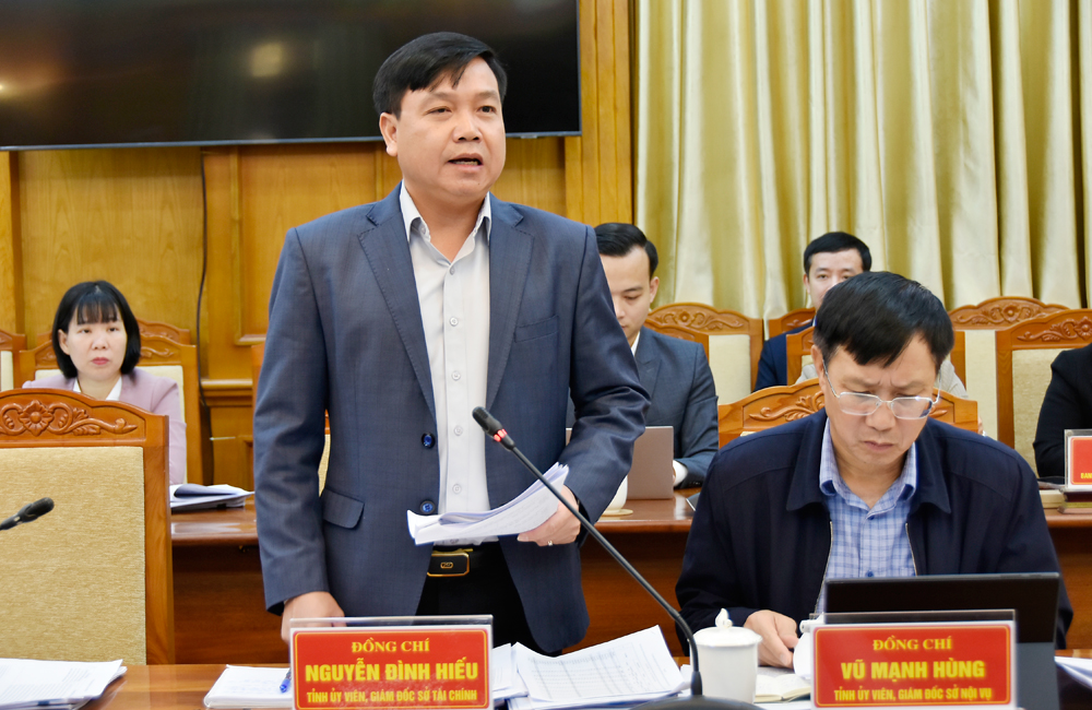 Giám đốc Sở Tài chính Nguyễn Đình Hiếu báo cáo tình hình kinh tế - xã hội tháng 10 và 10 tháng năm 2025. Giám đốc Sở Tài chính Nguyễn Đình Hiếu báo cáo tình hình kinh tế - xã hội tháng 10 và 10 tháng năm 2025.