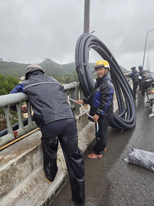 Nhiều đoạn đường ống qua cầu, đập bị sự cố vỡ phải thay thế