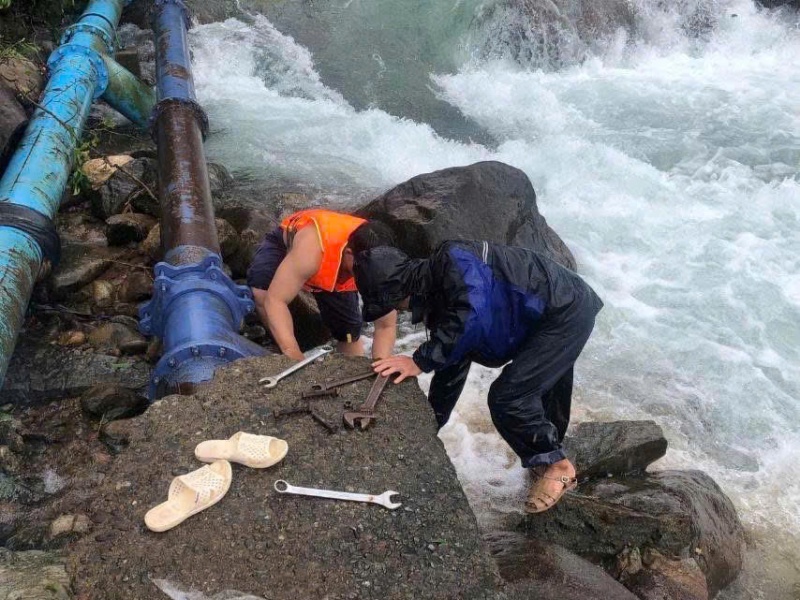 Không ngại khó khăn đảm bảo nguồn nước cấp cho người dân