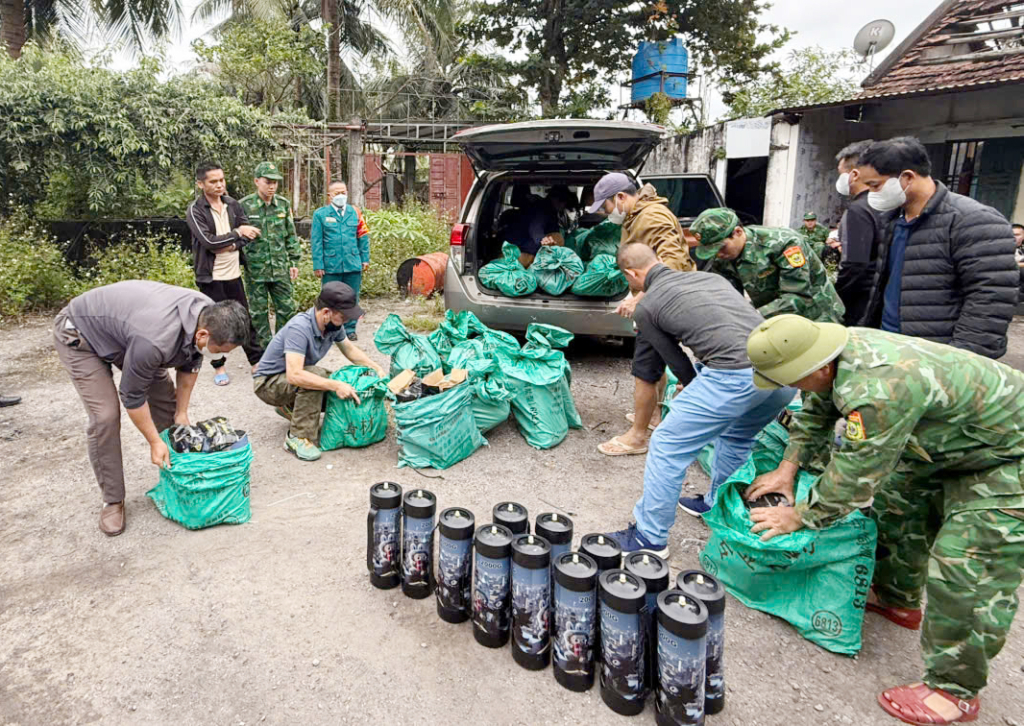Bộ đội Biên phòng tỉnh Quảng Ninh thu giữ 637 bình khí cười