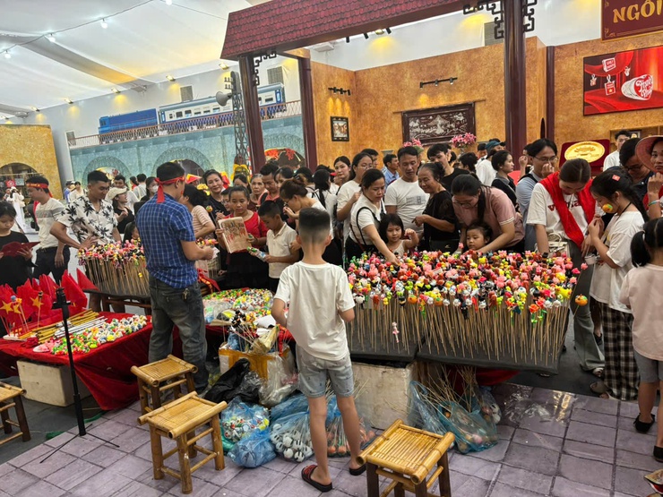 Độc đáo làng nghề tò he Xuân La, xã Phượng Dực Độc đáo làng nghề tò he Xuân La, xã Phượng Dực