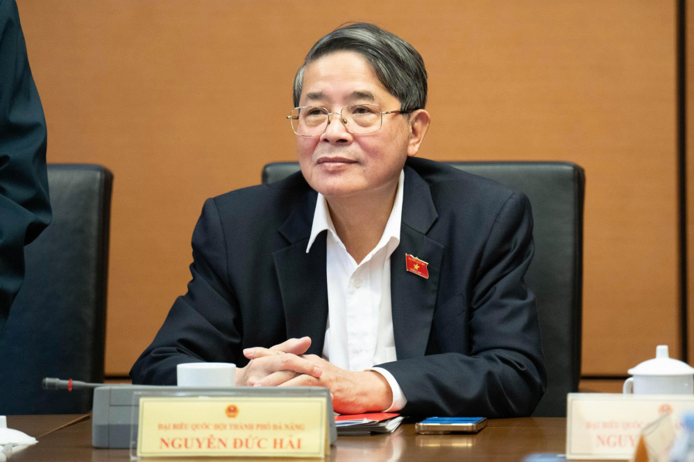 Ủy viên Trung ương Đảng, Phó Chủ tịch Quốc hội Nguyễn Đức Hải dự Phiên thảo luận tại Tổ 16. Ủy viên Trung ương Đảng, Phó Chủ tịch Quốc hội Nguyễn Đức Hải dự Phiên thảo luận tại Tổ 16.