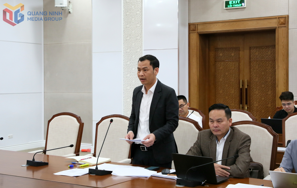 Lãnh đạo Sở Tài chính - Cơ quan thường trực Tổ công tác triển khai thực hiện các nhiệm vụ lĩnh vực tài chính, ngân sách, đầu tư và liên kết vùng, báo cáo nhanh kết quả thực hiện các lĩnh vực tại cuộc họp. Lãnh đạo Sở Tài chính - Cơ quan thường trực Tổ công tác triển khai thực hiện các nhiệm vụ lĩnh vực tài chính, ngân sách, đầu tư và liên kết vùng, báo cáo nhanh kết quả thực hiện các lĩnh vực tại cuộc họp.