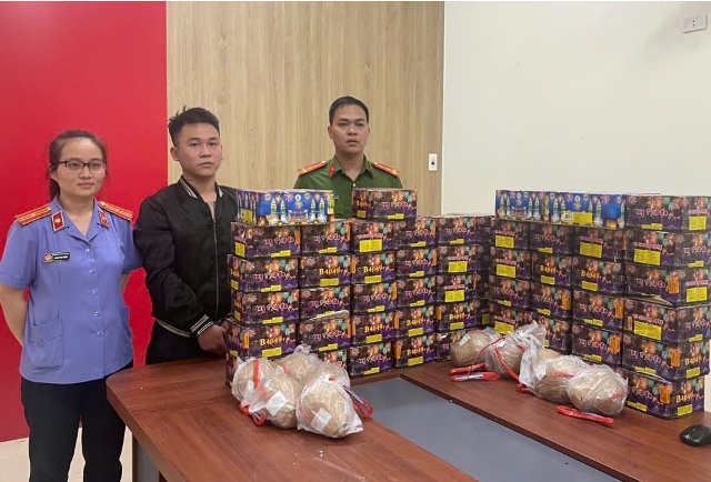 Phá đường dây mua bán hơn 1 tạ pháo nổ từ nước ngoài về Nghệ An