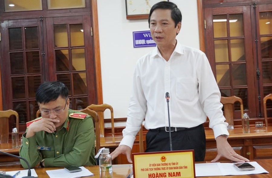 Phó Chủ tịch Thường trực UBND tỉnh Hoàng Nam phát biểu tại cuộc họp.