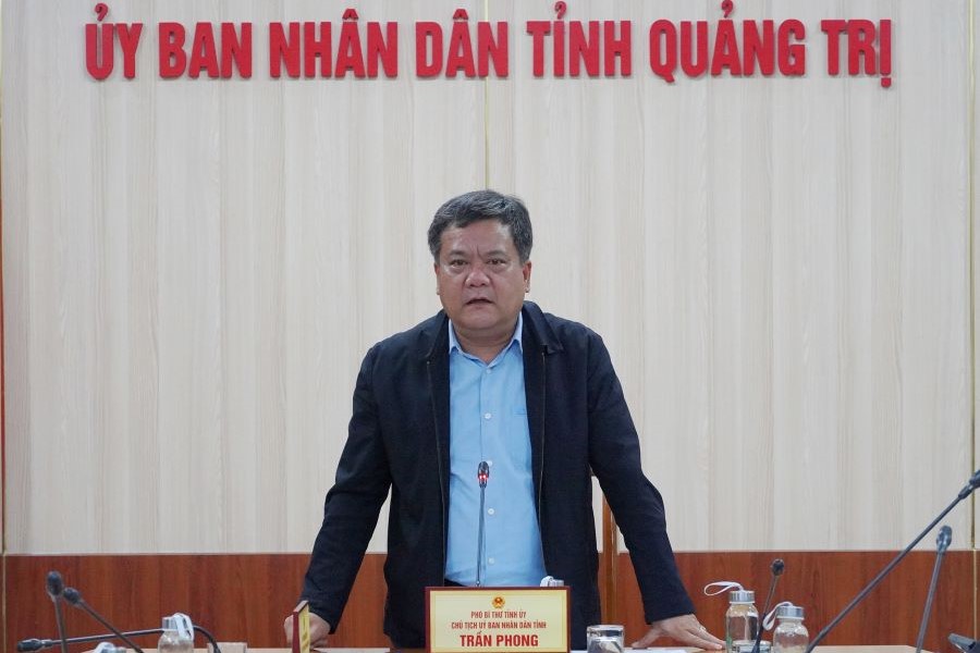 Chủ tịch UBND tỉnh Quảng Trị Trần Phong phát biểu kết luận tại cuộc họp.