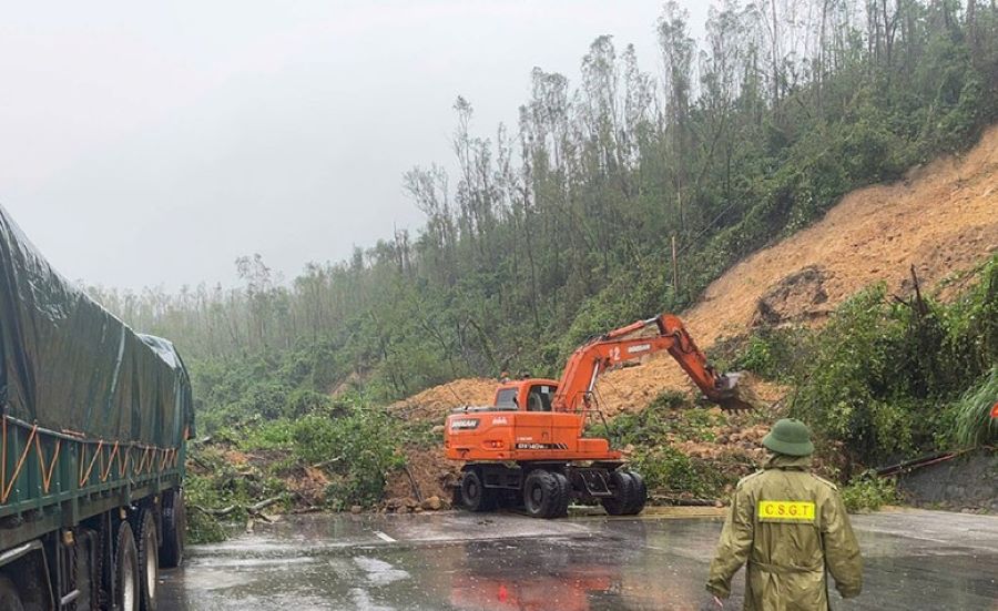 Hà Tĩnh nhanh chóng khắc phục sạt lở núi tại Khu kinh tế Vũng Áng