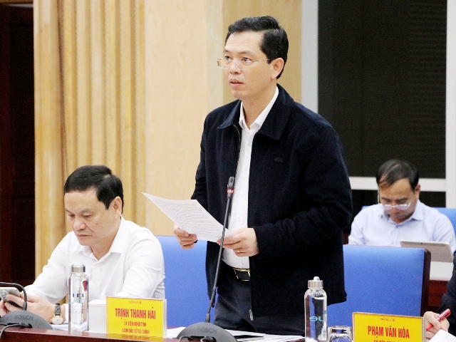 Giám đốc Sở Tài chính Trịnh Thanh Hải báo cáo tại phiên họp thường kỳ tháng 10/2025. Giám đốc Sở Tài chính Trịnh Thanh Hải báo cáo tại phiên họp thường kỳ tháng 10/2025.