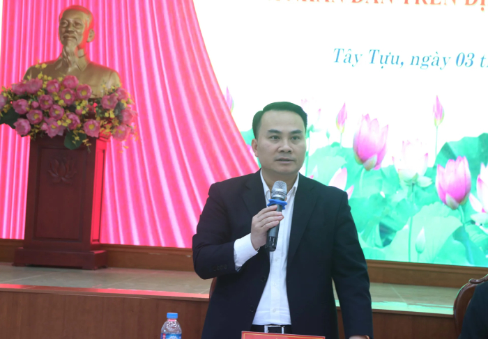 Chủ tịch UBND phường Tây Tựu Vũ Duy Hùng phát biểu tại Hội nghị Chủ tịch UBND phường Tây Tựu Vũ Duy Hùng phát biểu tại Hội nghị