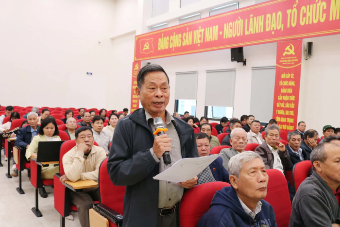 Đại diện Nhân dân phường Tây Tựu phát biểu ý kiến Đại diện Nhân dân phường Tây Tựu phát biểu ý kiến