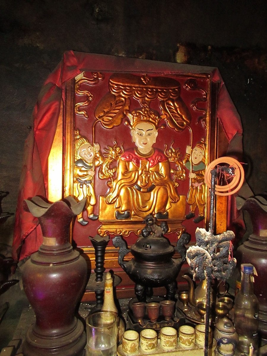 Tranh tượng Tản Viên Sơn Thánh ở đền Tứ Đền (Lương Sơn, Hòa Bình). (Ảnh bahviet18.com) Tranh tượng Tản Viên Sơn Thánh ở đền Tứ Đền (Lương Sơn, Hòa Bình). (Ảnh bahviet18.com)