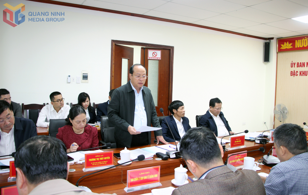 Ông Vũ Đức Hưởng, Phó Bí thư Đảng ủy, Chủ tịch UBND đặc khu Vân Đồn, đề xuất một số chủ trương về phát triển đặc khu Vân Đồn. Ông Vũ Đức Hưởng, Phó Bí thư Đảng ủy, Chủ tịch UBND đặc khu Vân Đồn, đề xuất một số chủ trương về phát triển đặc khu Vân Đồn.