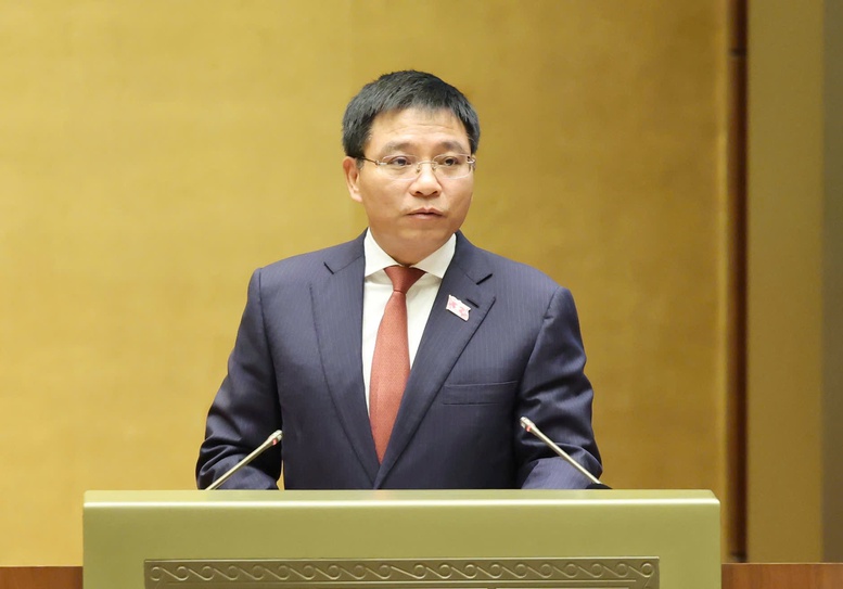 Bộ trưởng Bộ Tài chính Nguyễn Văn Thắng trình bày Tờ trình của Chính phủ