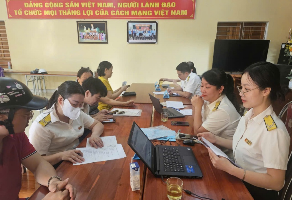 Thuế cơ sở 1 tỉnh Tuyên Quang hỗ trợ doanh nghiệp kê khai, nộp thuế điện tử