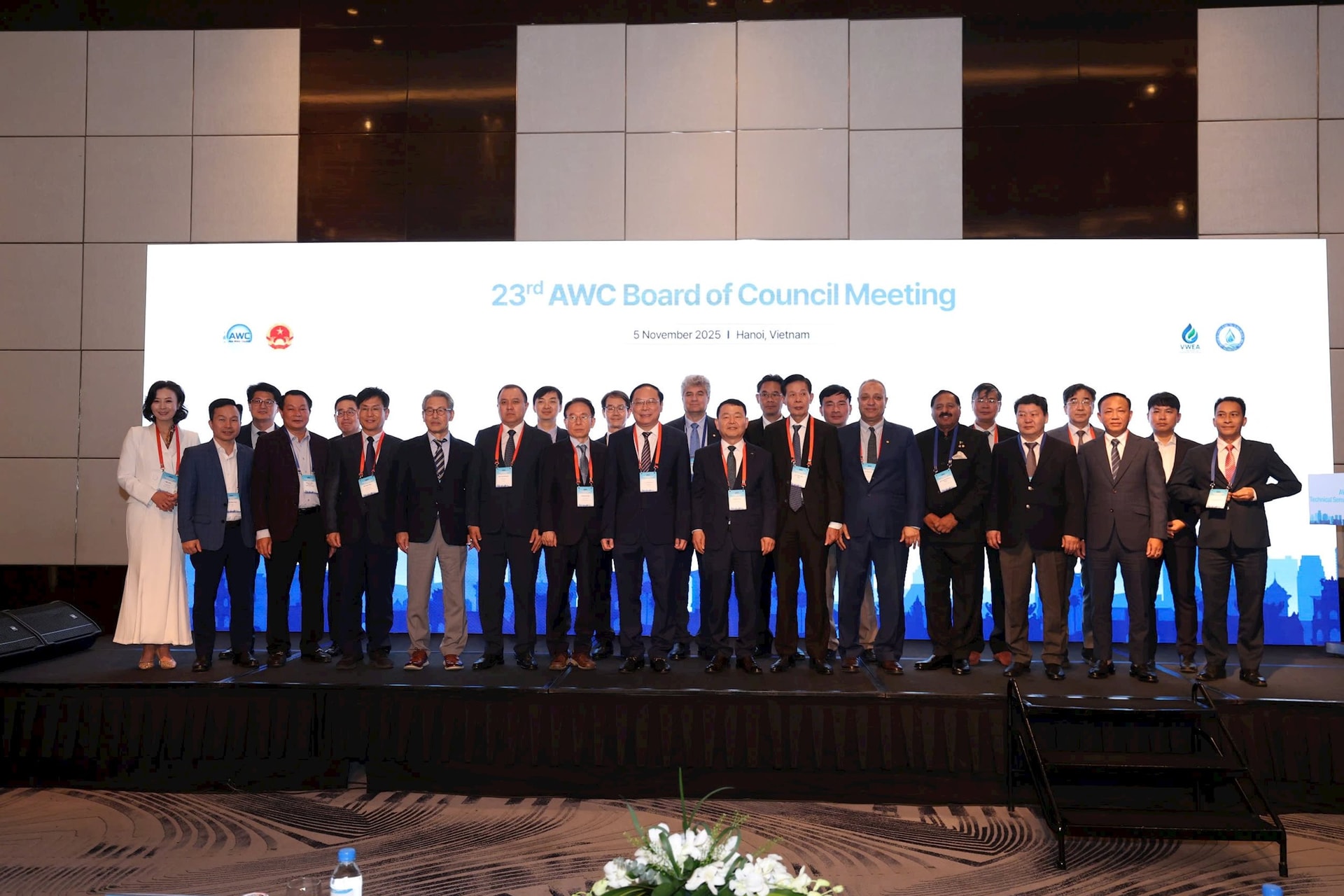 C&aacute;c đại biểu chụp ảnh kỷ niệm tại hội nghị