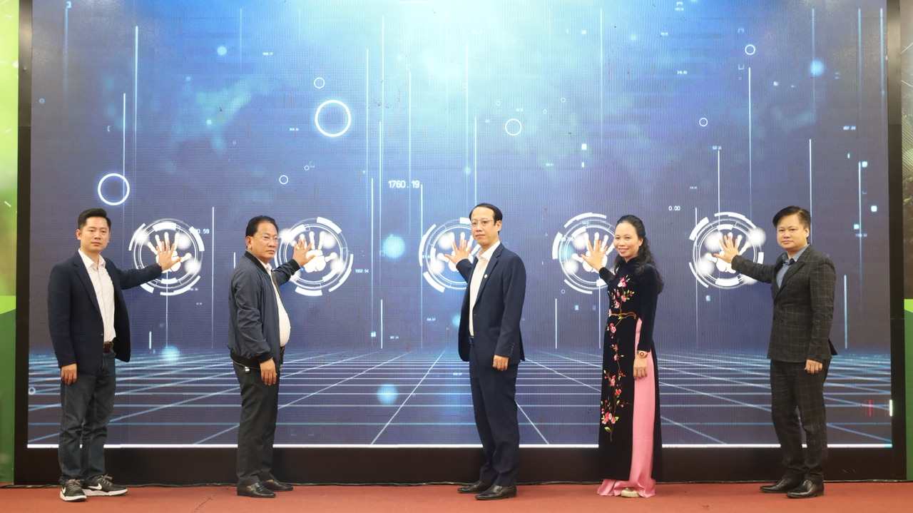 Thúc đẩy, hỗ trợ người dân, doanh nghiệp, hộ kinh doanh hiện diện trực tuyến tin cậy, an toàn với Tên miền quốc gia .VN