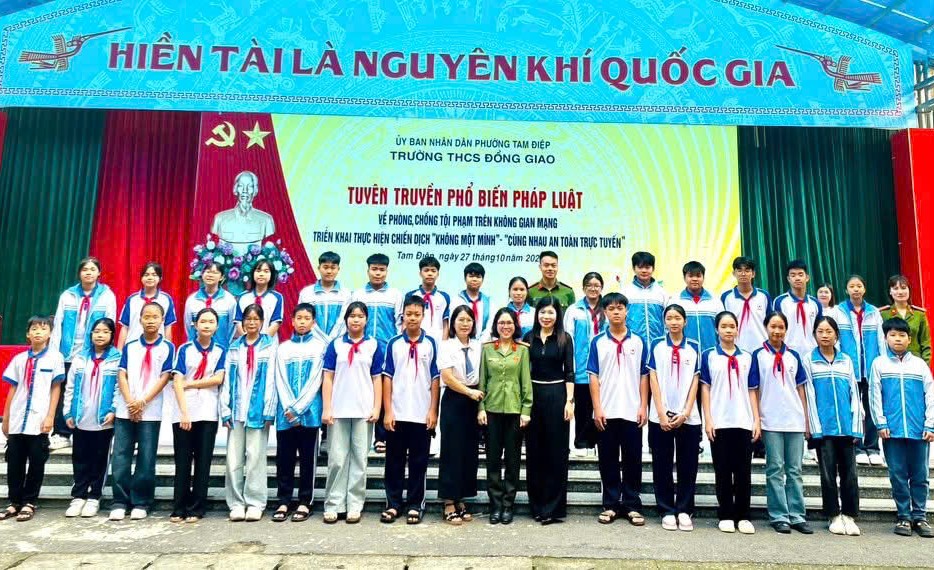 Công an phường Tam Điệp đẩy mạnh tuyên truyền Chiến dịch “Không một mình” – “Cùng nhau an toàn trực tuyến”