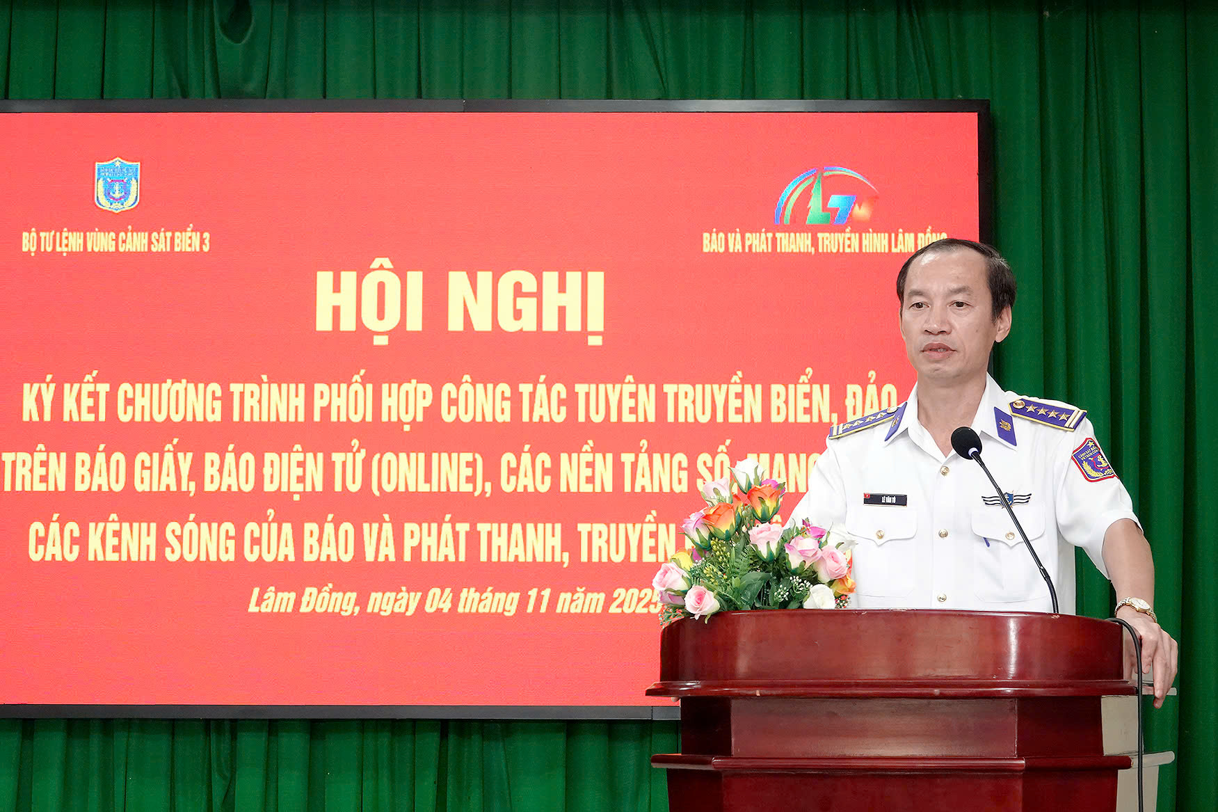 Đại tá Lê Văn Tú, Chính ủy Vùng Cảnh sát biển 3 phát biểu tại chương trình.
