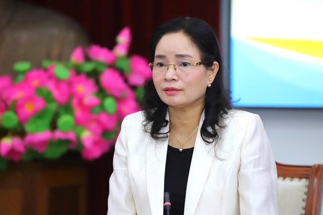 Thứ trưởng Bộ VHTTDL Trịnh Thị Thủy chủ trì cuộc họp.