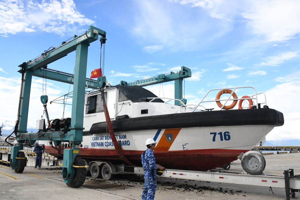 Gia cố trang thiết bị tàu, xuồng