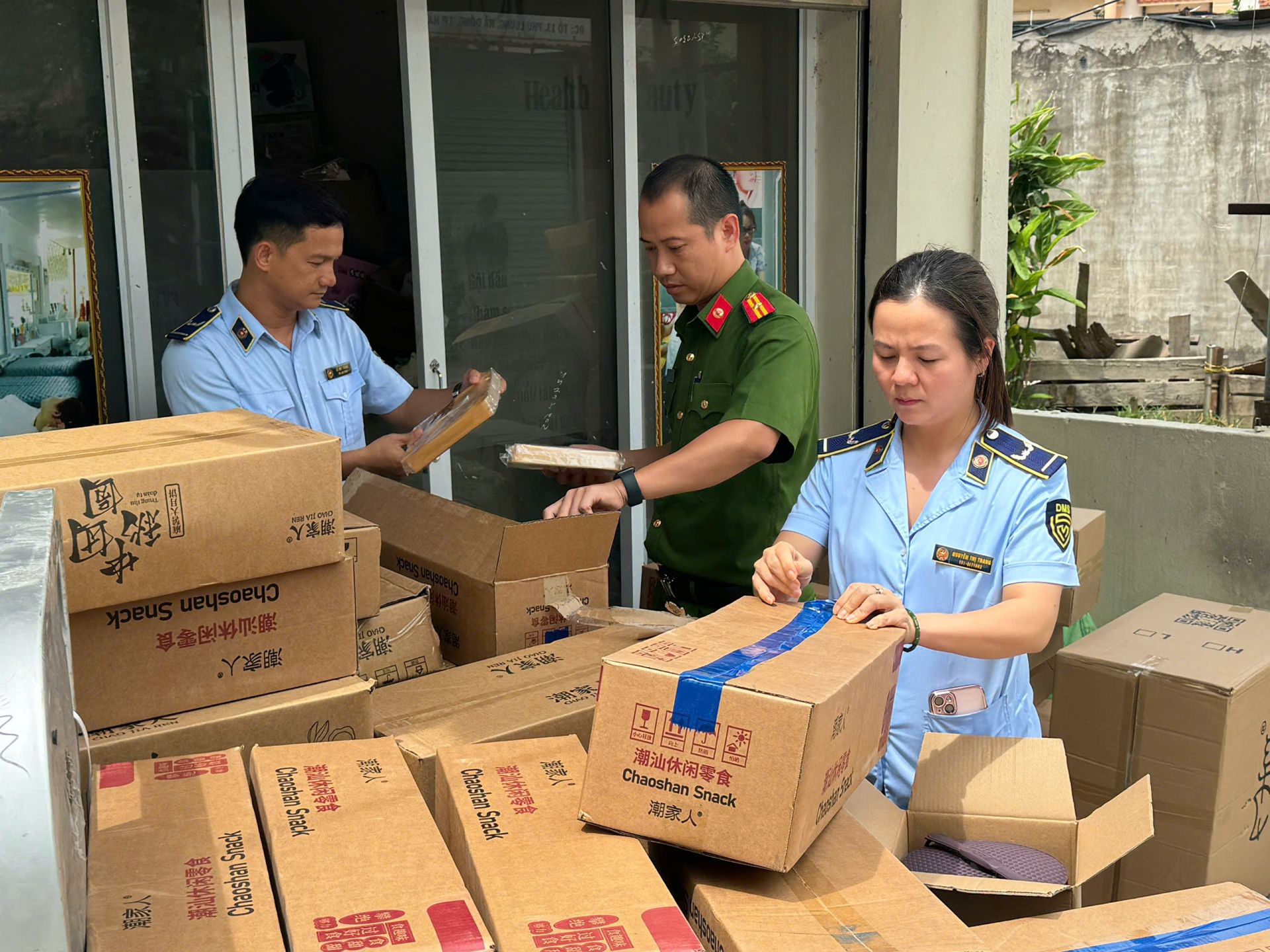 Hà Nội tăng cường kiểm tra, xử lý hơn 3.200 vụ vi phạm trong tháng 10