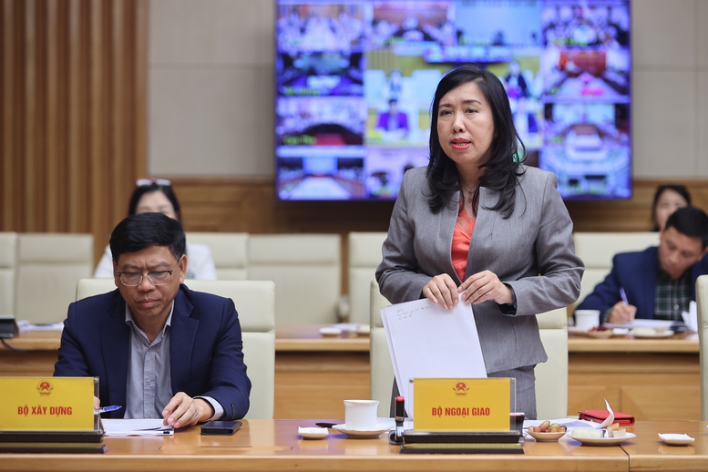 Thứ trưởng Bộ Ngoại giao Lê Thị Thu Hằng báo cáo tại phiên họp - Ảnh: VGP/Nhật Bắc