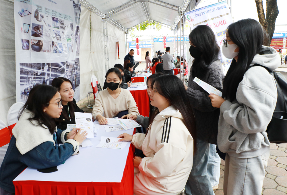 Bắc Ninh: Ngày hội việc làm thu hút hơn 2 nghìn sinh viên, lao động tham gia